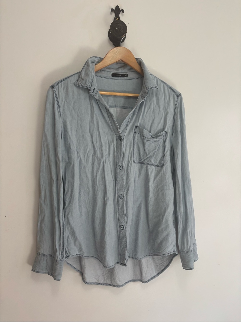 Aritzia Talula Light Blue Casual Button-Down Shirt